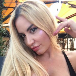 Meet your Posher, Cornelia